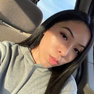 Meet your Posher, Valeria